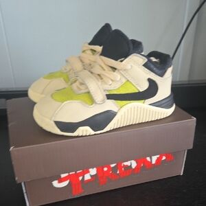Jordan Travis Scott Kids Sneakers - Cream and Black